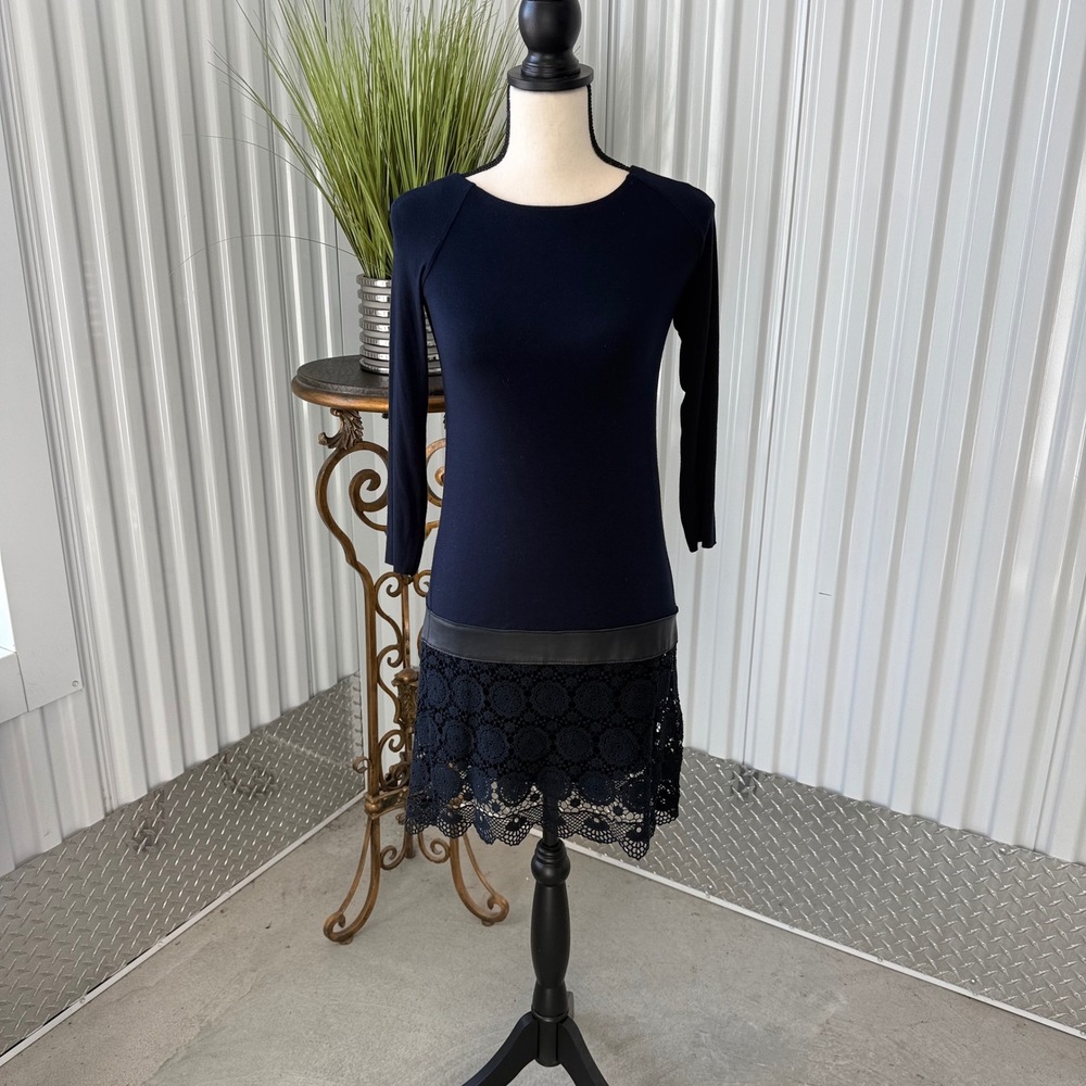 Bailey 44 Sheath‎ Dress Womens XS Navy Blue Excellent Crochet Lace Mixed Media